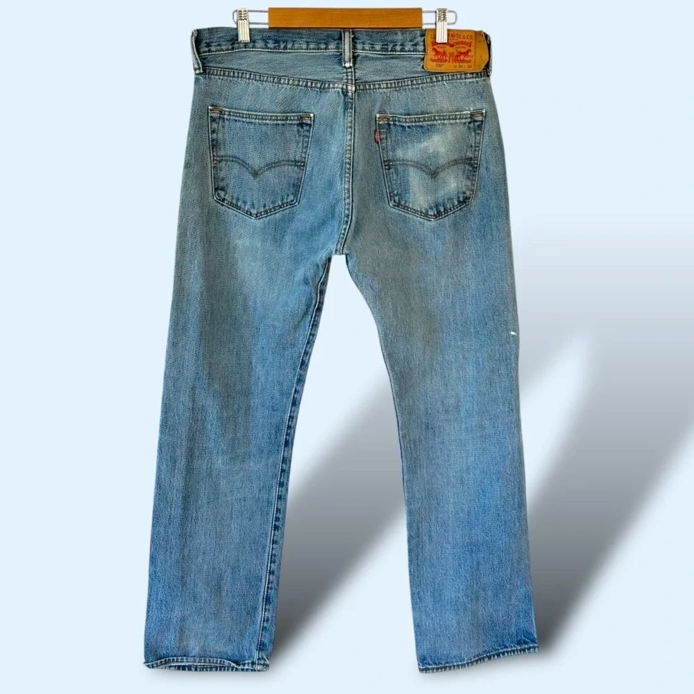 Vintage Levi's 501 Jeans W34 L30 Button Front Distressed Well Worn Light Wash‎